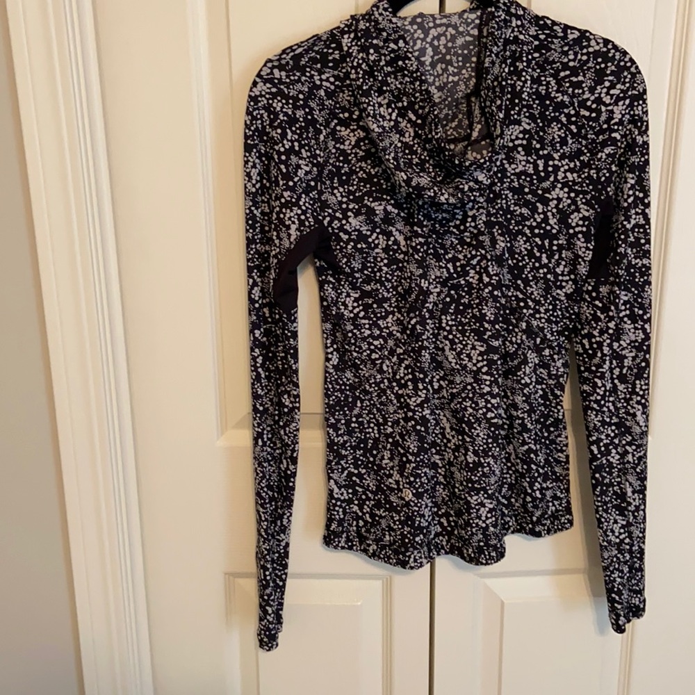 Lululemon tight pullover top.